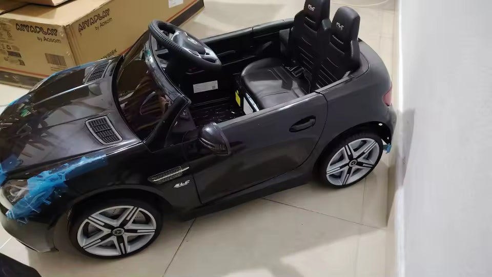 Foto van een klant met de kinderauto